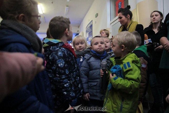 Ostrołęka: Przedszkolaki ubrały choinkę w „Handlowcu” [03.12.2015] - zdjęcie #43 - eOstroleka.pl