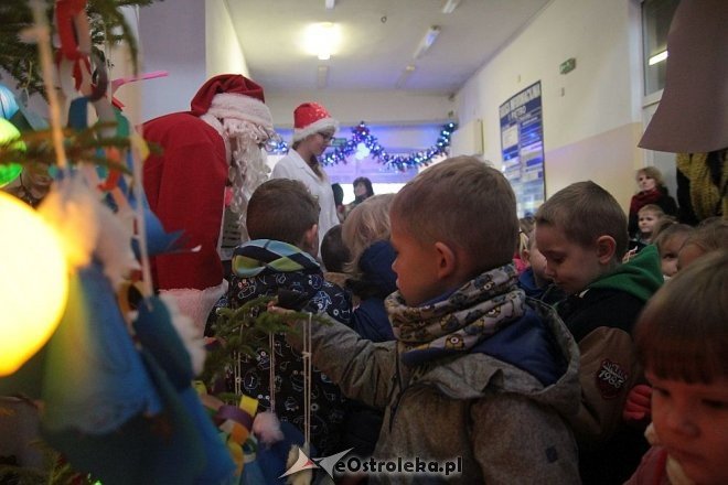 Ostrołęka: Przedszkolaki ubrały choinkę w „Handlowcu” [03.12.2015] - zdjęcie #55 - eOstroleka.pl