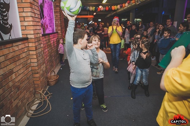 Kinder Party, Minionki i Mikołaj w Clubie Capitol [06.12.2015] - zdjęcie #5 - eOstroleka.pl