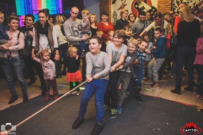 Kinder Party, Minionki i Mikołaj w Clubie Capitol [06.12.2015] - zdjęcie #28 - eOstroleka.pl