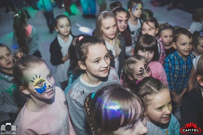 Kinder Party, Minionki i Mikołaj w Clubie Capitol [06.12.2015] - zdjęcie #33 - eOstroleka.pl