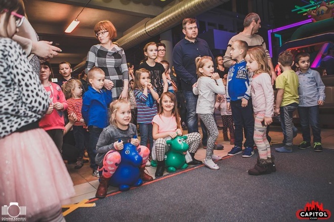 Kinder Party, Minionki i Mikołaj w Clubie Capitol [06.12.2015] - zdjęcie #34 - eOstroleka.pl