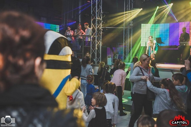 Kinder Party, Minionki i Mikołaj w Clubie Capitol [06.12.2015] - zdjęcie #39 - eOstroleka.pl