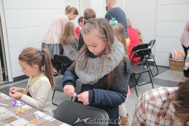 „Idą święta – czas stroić choinkę” - rodzinne warsztaty w ostrołęckim muzeum [06.12.2015] - zdjęcie #15 - eOstroleka.pl
