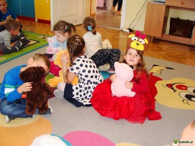 Światowy Dzień Pluszowego Misia w Przedszkolu w Dylewie [09.12.2015] - zdjęcie #1 - eOstroleka.pl