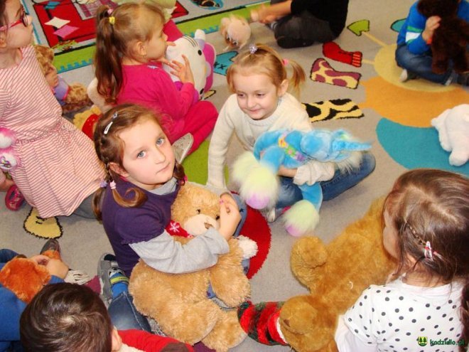 Światowy Dzień Pluszowego Misia w Przedszkolu w Dylewie [09.12.2015] - zdjęcie #2 - eOstroleka.pl