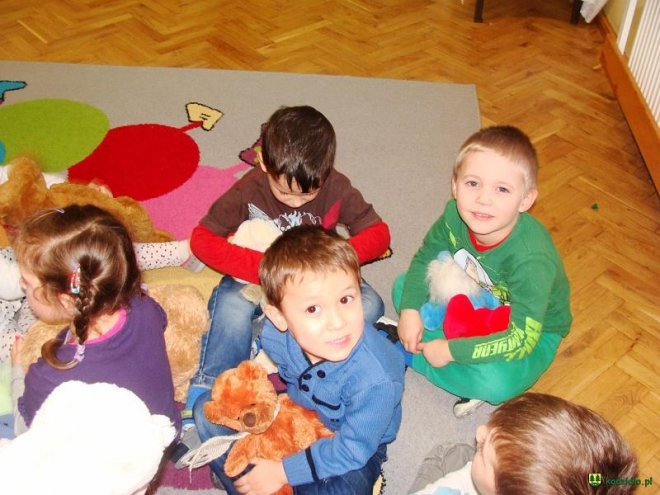 Światowy Dzień Pluszowego Misia w Przedszkolu w Dylewie [09.12.2015] - zdjęcie #4 - eOstroleka.pl