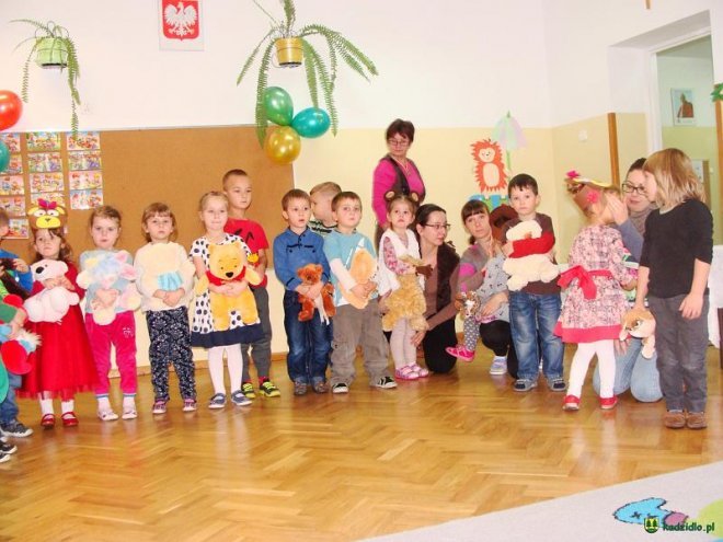 Światowy Dzień Pluszowego Misia w Przedszkolu w Dylewie [09.12.2015] - zdjęcie #5 - eOstroleka.pl