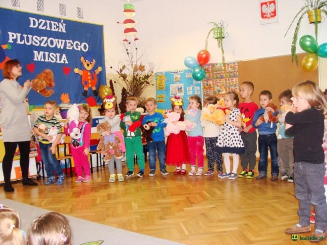 Światowy Dzień Pluszowego Misia w Przedszkolu w Dylewie [09.12.2015] - zdjęcie #7 - eOstroleka.pl