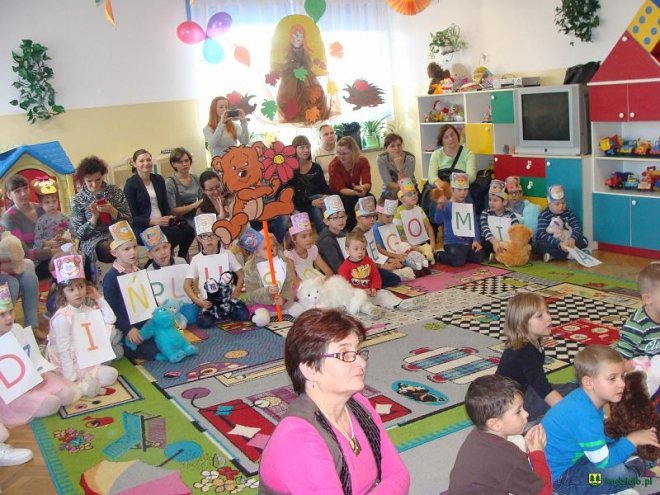 Światowy Dzień Pluszowego Misia w Przedszkolu w Dylewie [09.12.2015] - zdjęcie #8 - eOstroleka.pl