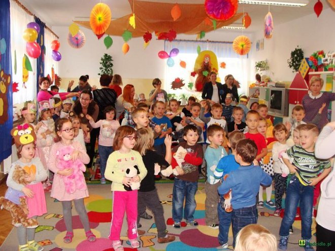 Światowy Dzień Pluszowego Misia w Przedszkolu w Dylewie [09.12.2015] - zdjęcie #16 - eOstroleka.pl