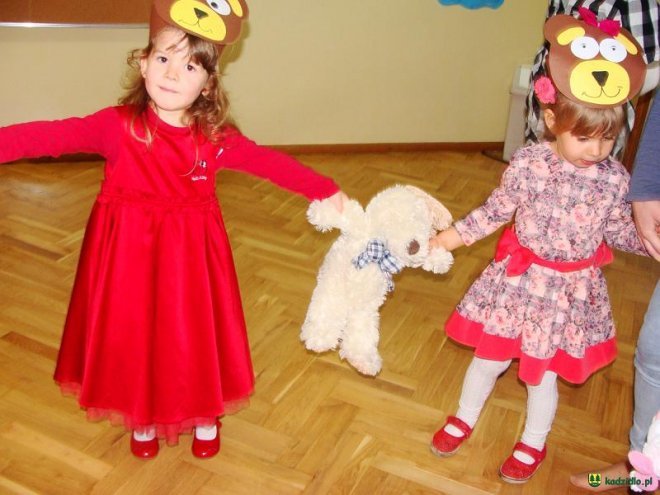 Światowy Dzień Pluszowego Misia w Przedszkolu w Dylewie [09.12.2015] - zdjęcie #19 - eOstroleka.pl