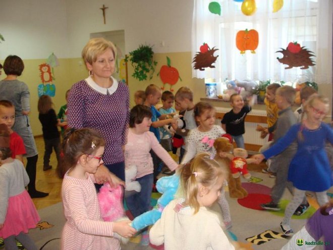 Światowy Dzień Pluszowego Misia w Przedszkolu w Dylewie [09.12.2015] - zdjęcie #28 - eOstroleka.pl