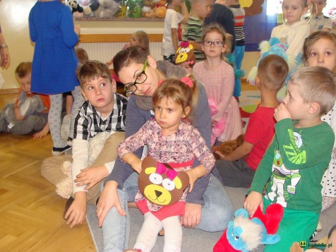 Światowy Dzień Pluszowego Misia w Przedszkolu w Dylewie [09.12.2015] - zdjęcie #35 - eOstroleka.pl