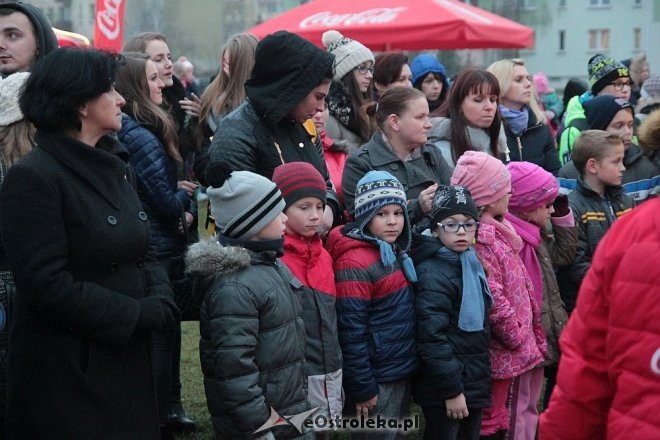 Tłumy ostrołęczan przywitały ciężarówkę Coca Coli z Mikołajem [09.12.2015] - zdjęcie #26 - eOstroleka.pl
