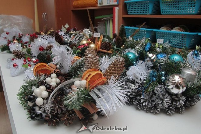 Kiermasz u „Motylków” trwa: Ostatnia szansa na zakup wyjątkowych świątecznych stroików [10.12.2015] - zdjęcie #1 - eOstroleka.pl