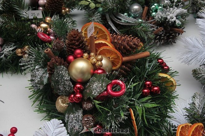 Kiermasz u „Motylków” trwa: Ostatnia szansa na zakup wyjątkowych świątecznych stroików [10.12.2015] - zdjęcie #9 - eOstroleka.pl