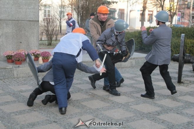Zamieszki na ulicach Ostrołęki: Starcie „związkowców” milicją [11.12.2015] - zdjęcie #20 - eOstroleka.pl