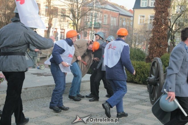Zamieszki na ulicach Ostrołęki: Starcie „związkowców” milicją [11.12.2015] - zdjęcie #25 - eOstroleka.pl