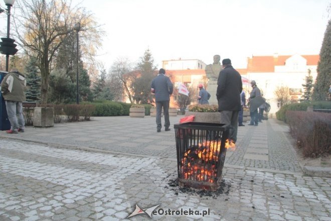 Zamieszki na ulicach Ostrołęki: Starcie „związkowców” milicją [11.12.2015] - zdjęcie #30 - eOstroleka.pl