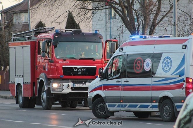 Ostrołęka: Wypadek na skrzyżowaniu 11 Listopada i Dobrzańskiego [14.12.2015] - zdjęcie #14 - eOstroleka.pl