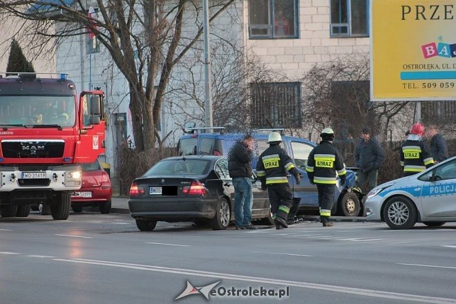Ostrołęka: Wypadek na skrzyżowaniu 11 Listopada i Dobrzańskiego [14.12.2015] - zdjęcie #15 - eOstroleka.pl
