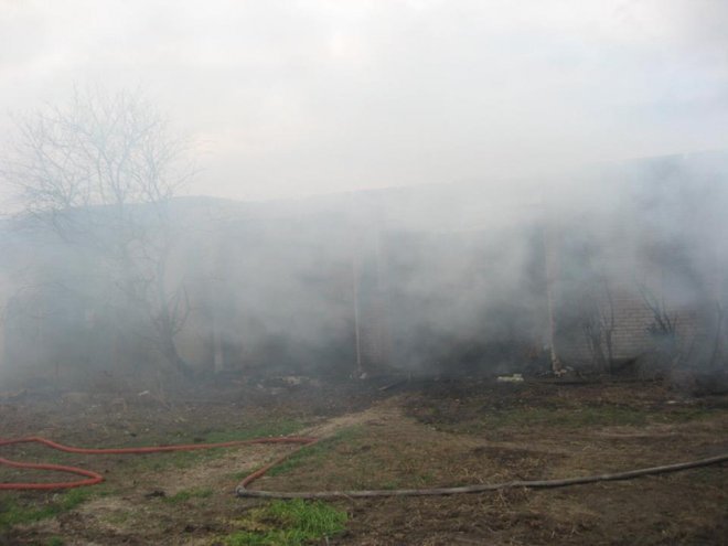 Pożar budynków gospodarczych w Romanowie [23.12.2015] - zdjęcie #1 - eOstroleka.pl