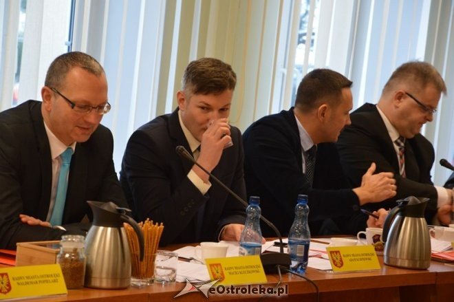 Sesja Rady Miasta Ostrołęki [30.12.2015] - zdjęcie #26 - eOstroleka.pl