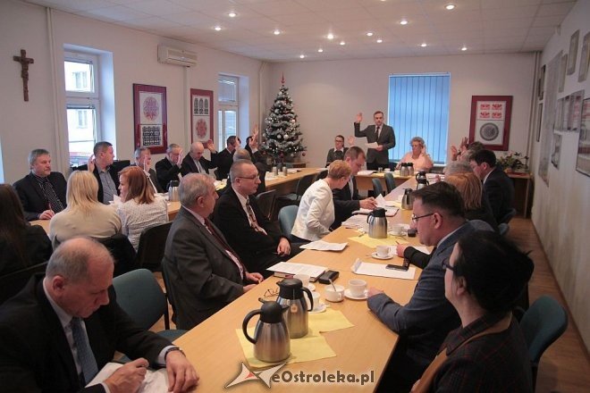XV sesja Rady Powiatu w Ostrołęce za nami [08.01.2016] - zdjęcie #2 - eOstroleka.pl