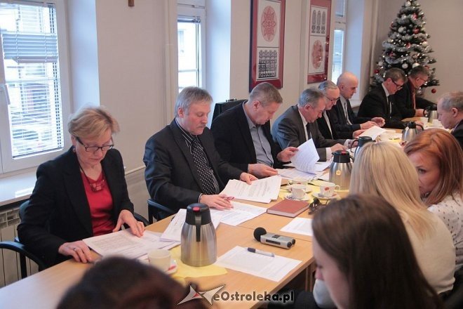 XV sesja Rady Powiatu w Ostrołęce za nami [08.01.2016] - zdjęcie #11 - eOstroleka.pl