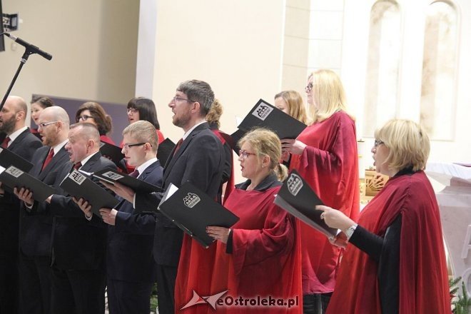 „Pierwsza kolęda” - wyjątkowy koncert w kościele pw. św Franciszka z Asyżu [10.01.2016] - zdjęcie #5 - eOstroleka.pl