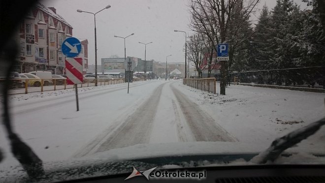Uwaga kierowcy: Fatalne warunki na drogach w regionie [11.01.2016] - zdjęcie #2 - eOstroleka.pl