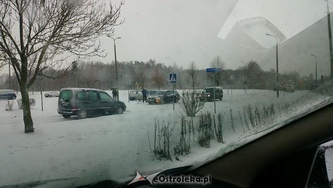 Uwaga kierowcy: Fatalne warunki na drogach w regionie [11.01.2016] - zdjęcie #9 - eOstroleka.pl