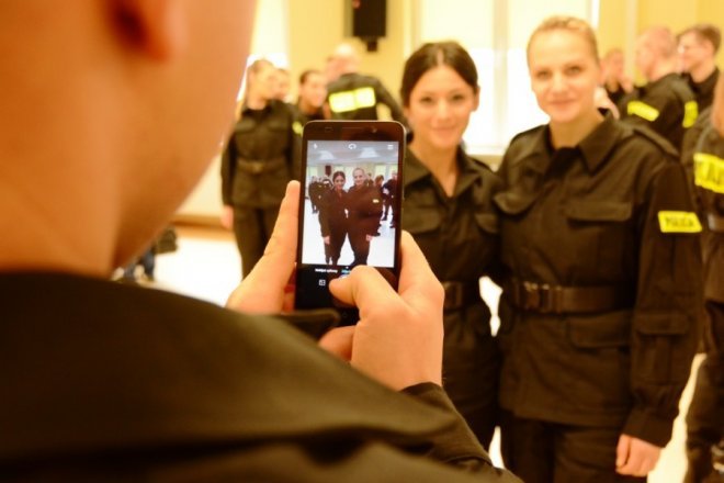 Uroczyste ślubowanie nowych policjantów w KWP w Radomiu [14.03.2016] - zdjęcie #5 - eOstroleka.pl