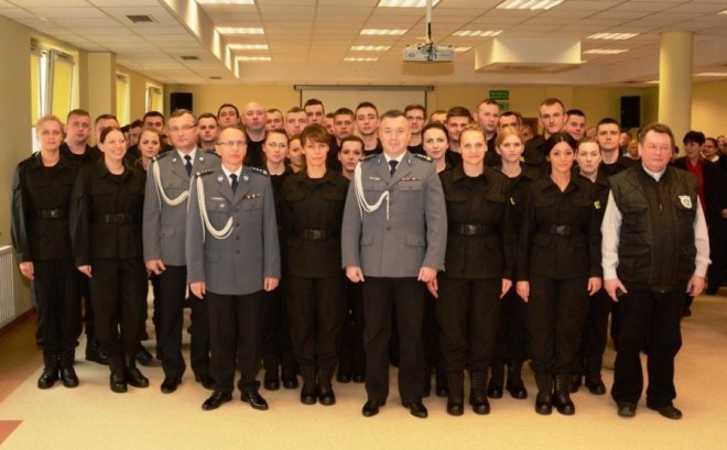 Uroczyste ślubowanie nowych policjantów w KWP w Radomiu [14.03.2016] - zdjęcie #8 - eOstroleka.pl