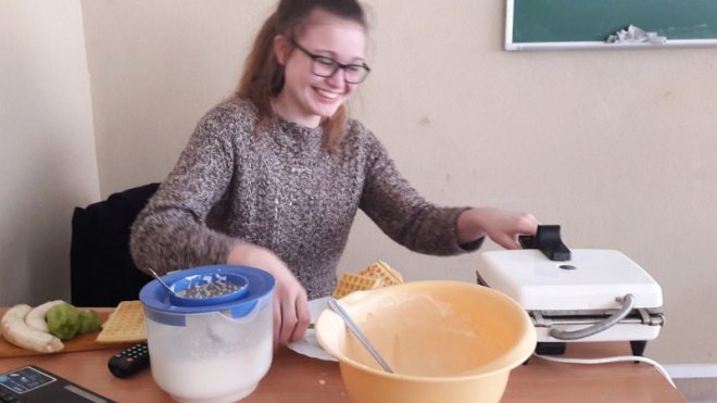 Angielska lekcja gotowania w I LO w Ostrołęce [17.03.2016] - zdjęcie #7 - eOstroleka.pl