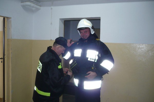 Szkolenie w komorze dymowej strażaków ochotników z Łysych [30.03.2016] - zdjęcie #3 - eOstroleka.pl
