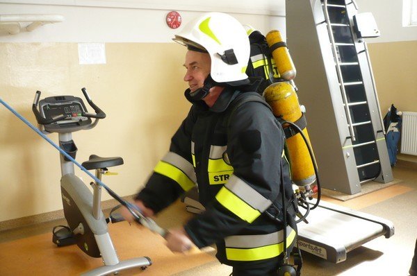Szkolenie w komorze dymowej strażaków ochotników z Łysych [30.03.2016] - zdjęcie #6 - eOstroleka.pl
