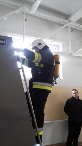 Szkolenie w komorze dymowej strażaków ochotników z Łysych [30.03.2016] - zdjęcie #8 - eOstroleka.pl