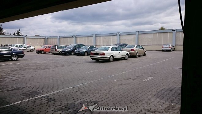 Mistrz Parkowania w hali targowej przy Prądzyńskiego [14.04.2016] - zdjęcie #1 - eOstroleka.pl