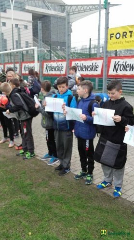 Uczniowie z Kadzidła na stadionie Legii Warszawa [15.04.2016] - zdjęcie #2 - eOstroleka.pl