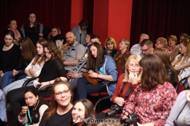 „Kandydatki na” - premierowy spektakl w Klubie Oczko [15.04.2016] - zdjęcie #3 - eOstroleka.pl