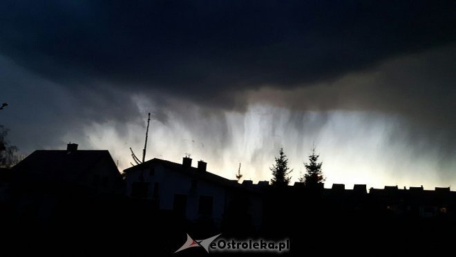 Ostrołęka przed burzą. Zobacz niezwykłe zdjęcia naszego Czytelnika [20.04.2016] - zdjęcie #3 - eOstroleka.pl