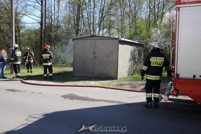 Pożar garażu przy ulicy Modrzejewskiej [20.04.2016] - zdjęcie #2 - eOstroleka.pl