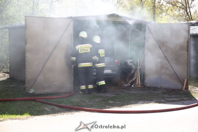 Pożar garażu przy ulicy Modrzejewskiej [20.04.2016] - zdjęcie #6 - eOstroleka.pl