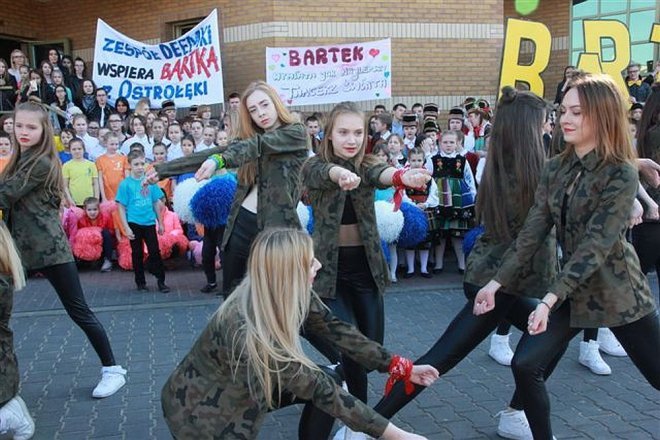 Zobacz, jak ostrołęczanie kibicowali Bartkowi Wójcikowi z You Can Dance [26.04.2016] - zdjęcie #12 - eOstroleka.pl