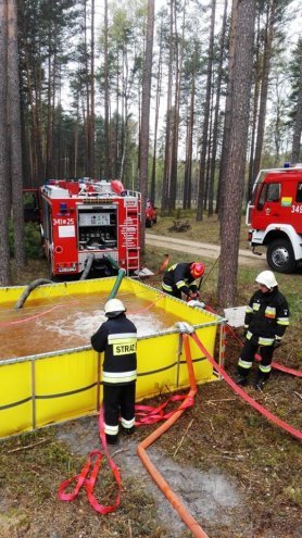 ćwiczenia ratowniczo – gaśnicze na kompleksie leśnym Leśnictwa Podgórze [27.04.2016] - zdjęcie #3 - eOstroleka.pl