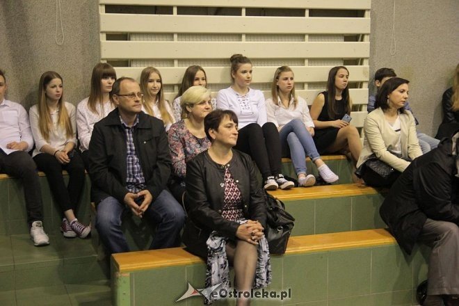Rozdanie świadectw maturalnych w III Liceum Ogólnokształcącym w Ostrołęce [28.04.2016] - zdjęcie #19 - eOstroleka.pl