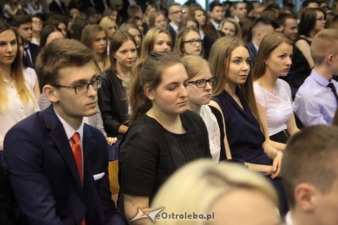 Rozdanie świadectw maturalnych w III Liceum Ogólnokształcącym w Ostrołęce [28.04.2016] - zdjęcie #35 - eOstroleka.pl