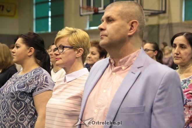 Rozdanie świadectw maturalnych w III Liceum Ogólnokształcącym w Ostrołęce [28.04.2016] - zdjęcie #69 - eOstroleka.pl
